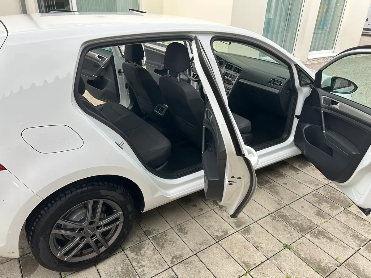Volkswagen Golf 2015 photo 2