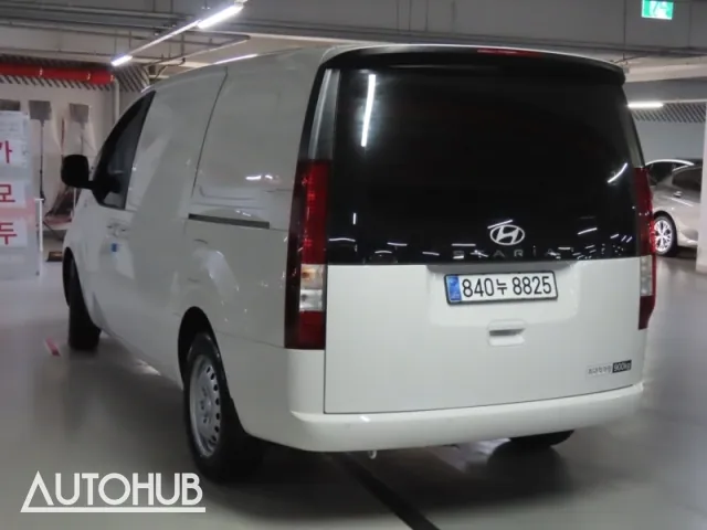 Hyundai Staria 2025 photo 4