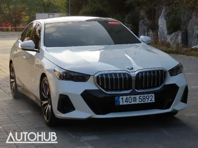 BMW 5 Series 2025 photo 2