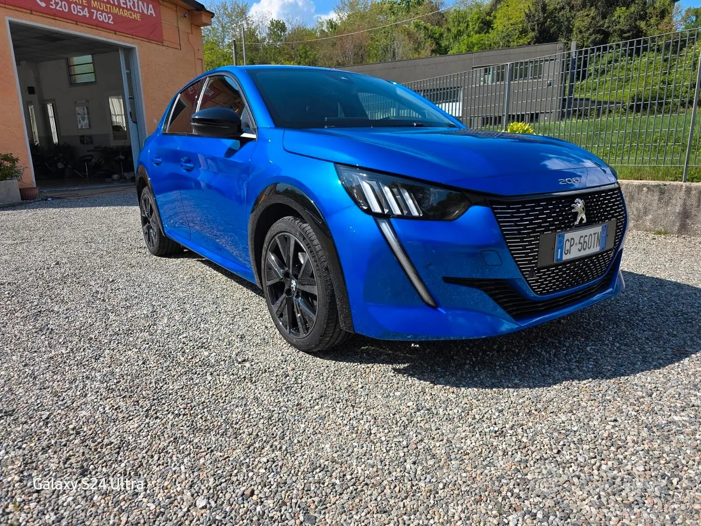 Peugeot 208 2023 photo 2