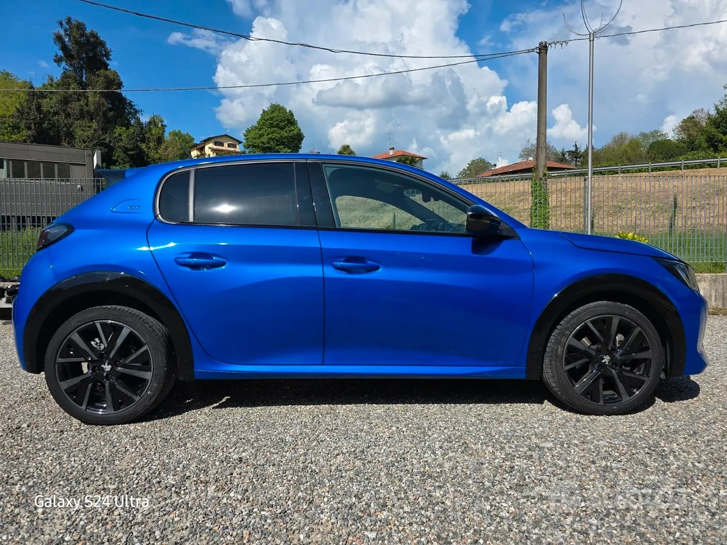 Peugeot 208 2023 photo 3