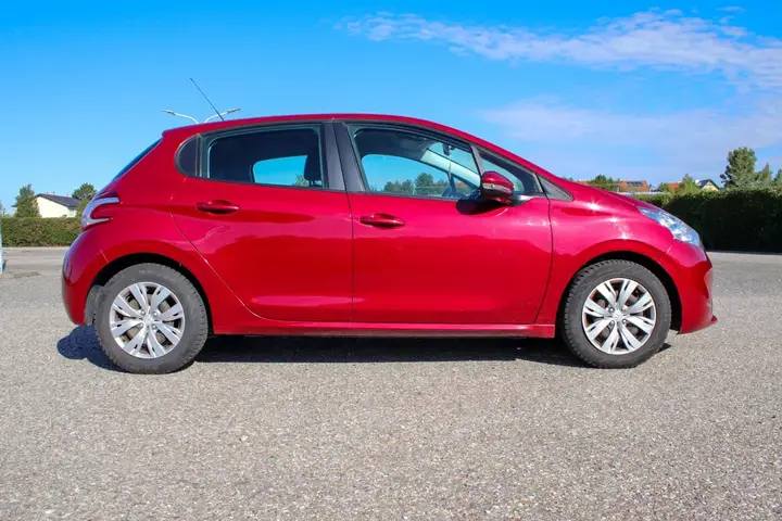 Peugeot 208 Active 2012 photo 2