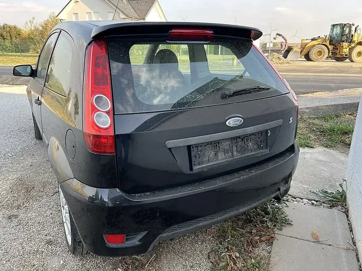 Ford Fiesta 2006 photo 2