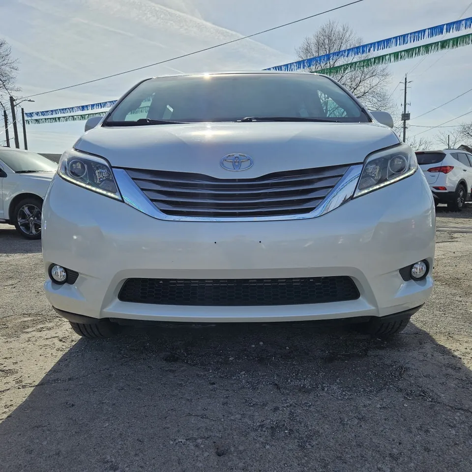 Toyota Sienna 2017 photo 2