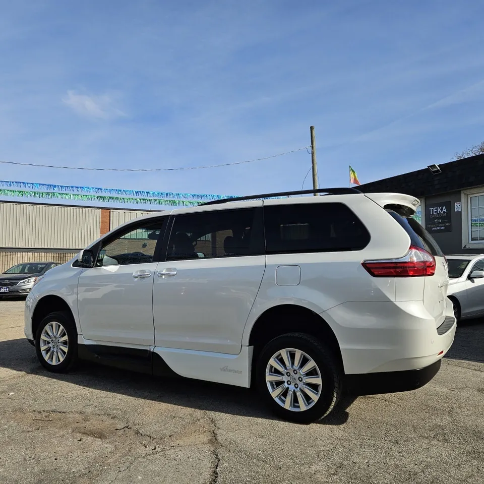 Toyota Sienna 2017 photo 5