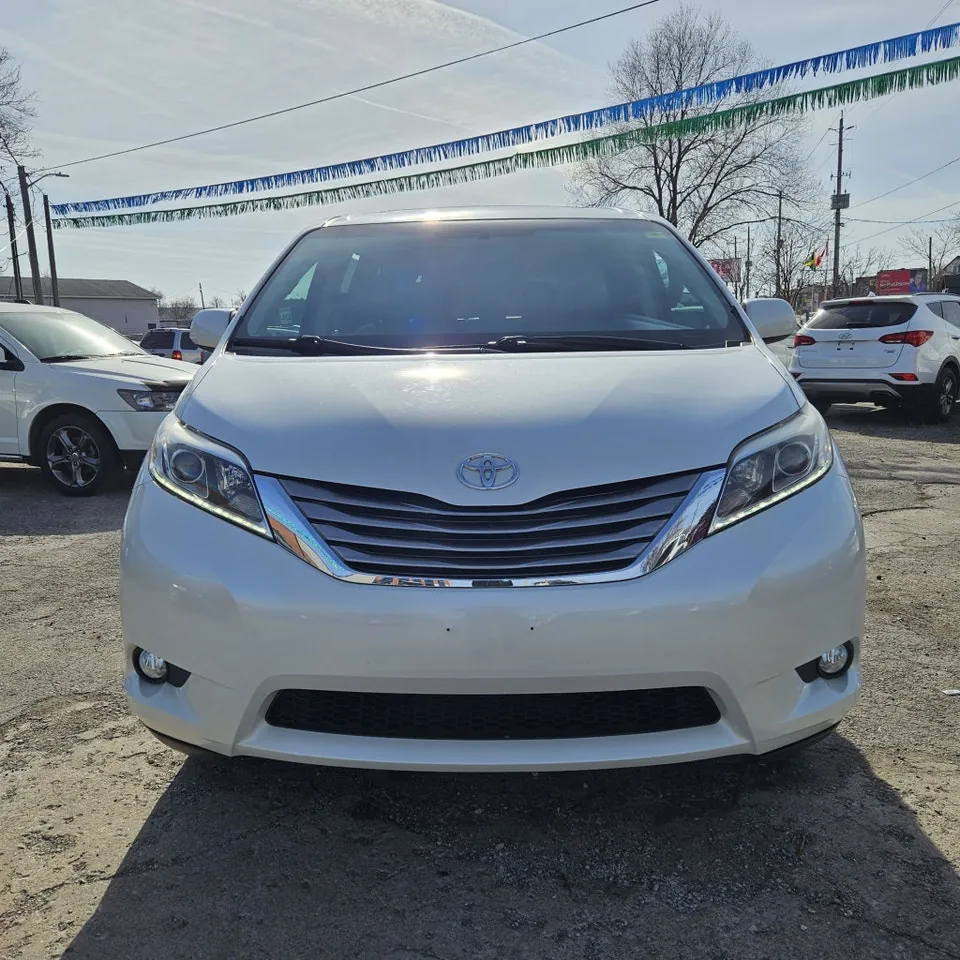 Toyota Sienna 2017 photo 3
