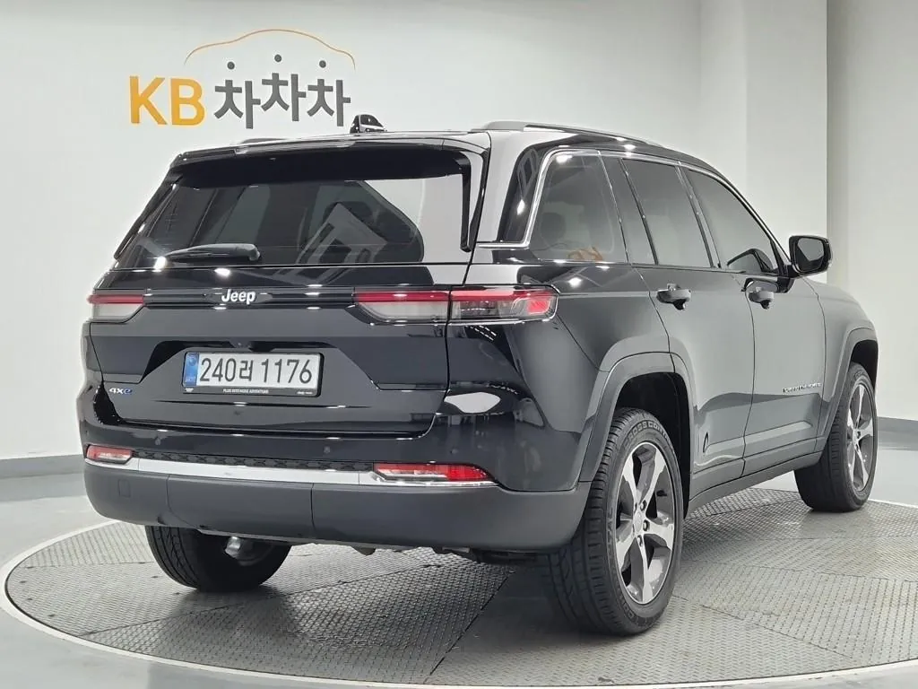 Jeep Cherokee 2023 photo 3