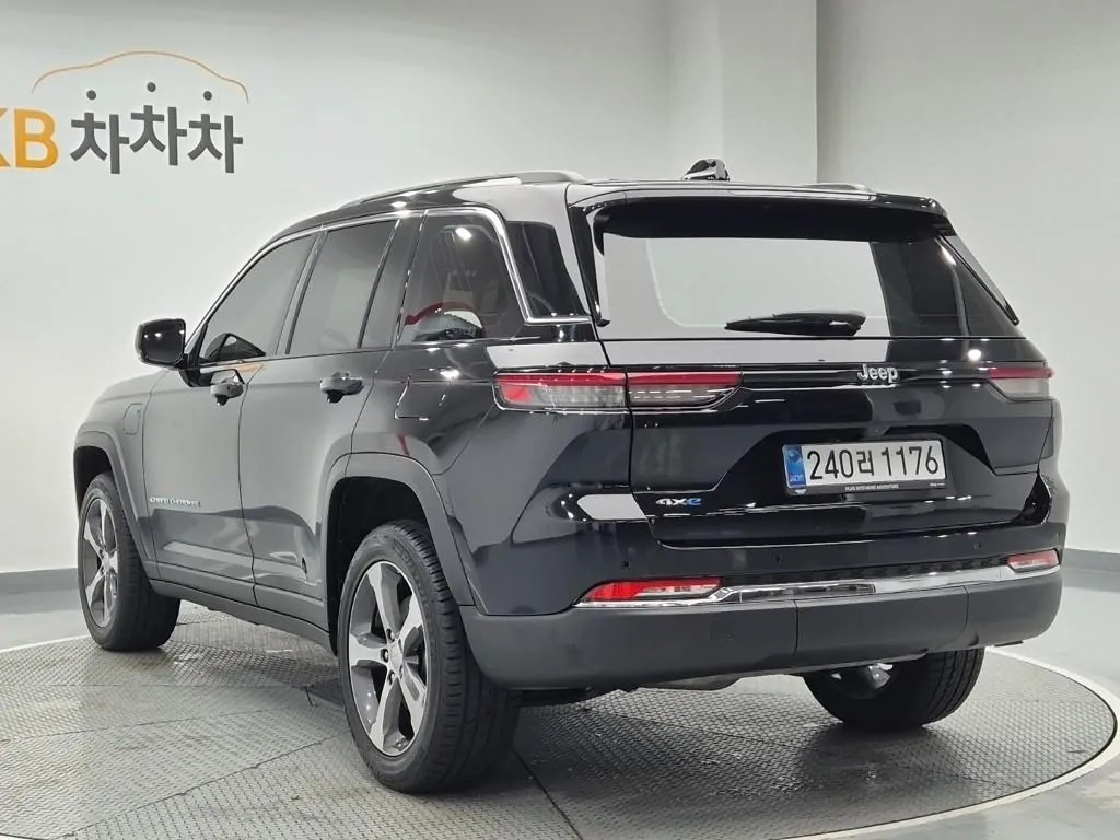 Jeep Cherokee 2023 photo 2