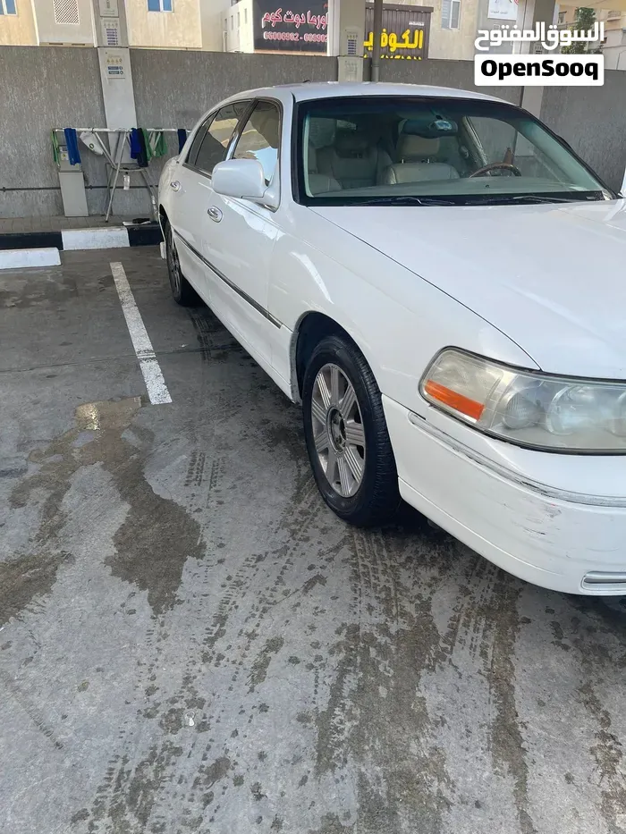 Ford Crown Victoria 2003 photo 2