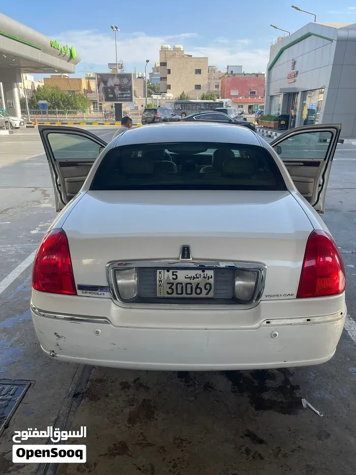 Ford Crown Victoria 2003 photo 3