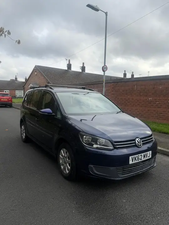Volkswagen Touran 2012 photo 3