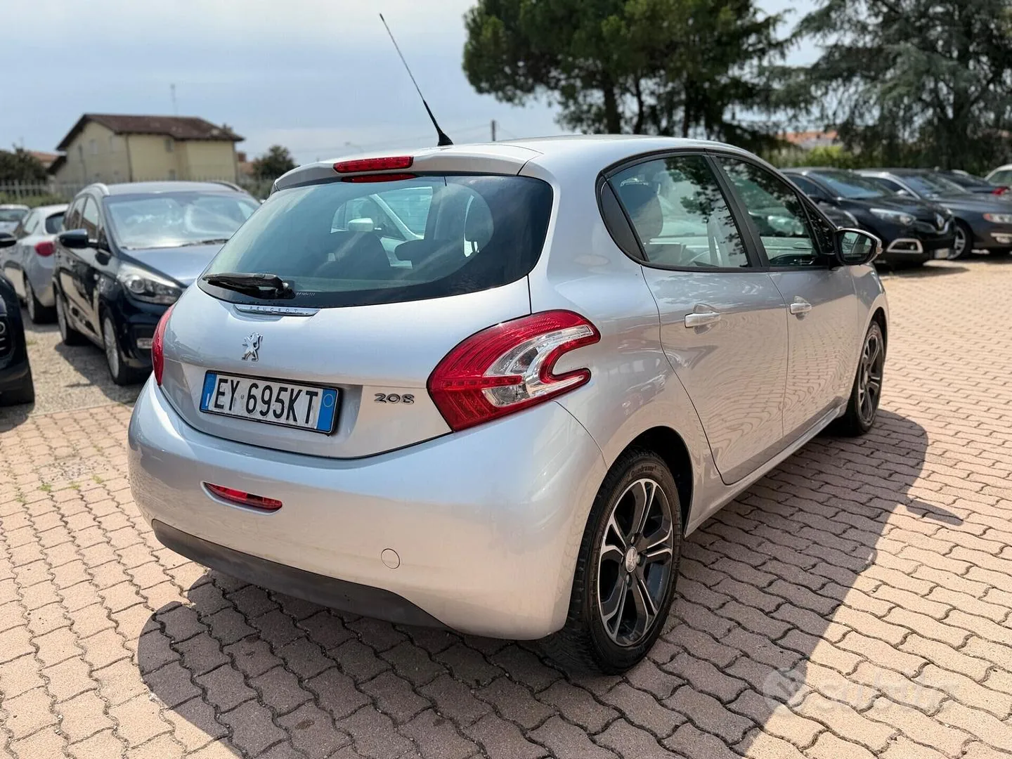 Peugeot 208 2015 photo 5