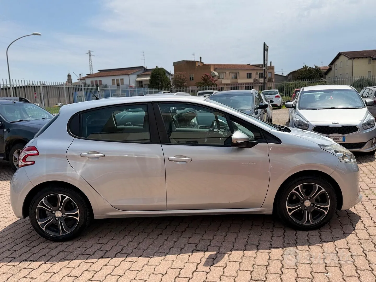 Peugeot 208 2015 photo 4