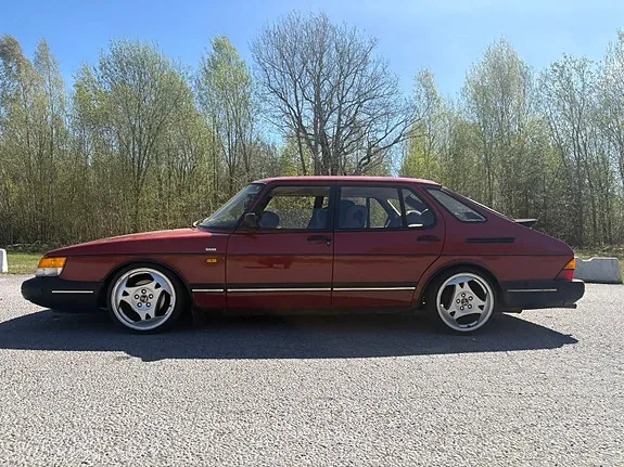 Saab 900