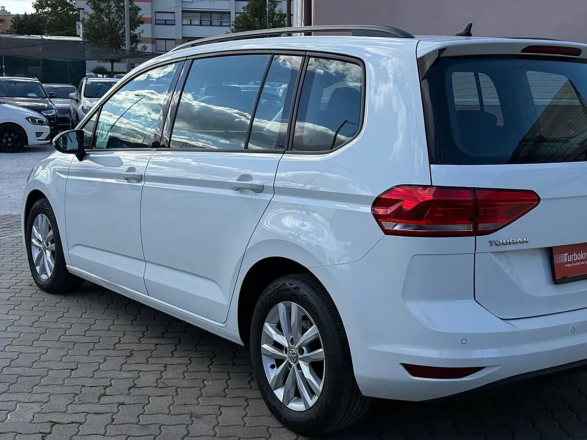 Volkswagen Touran 2018 photo 2