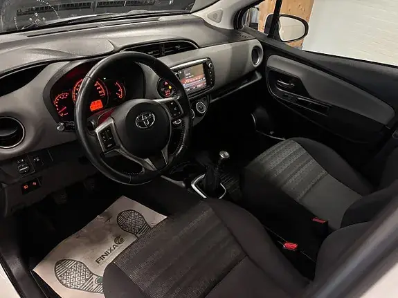 Toyota Yaris 2017 photo 5