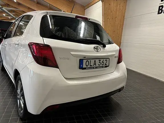 Toyota Yaris 2017 photo 4
