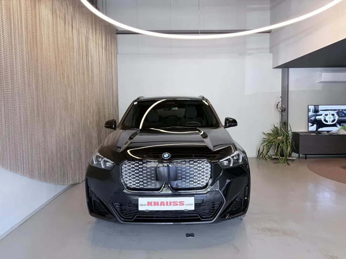 BMW Ix1 2024 photo 2