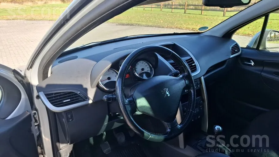 Peugeot 207 2008 photo 5