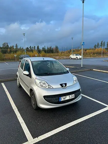 Peugeot 107 2008 photo 2