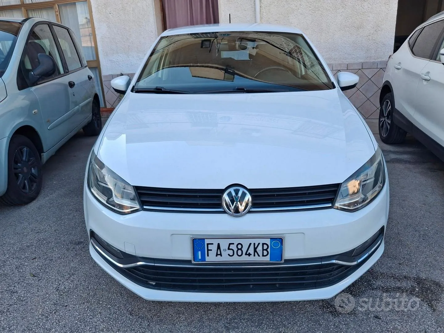 Volkswagen Polo 2015 photo 2