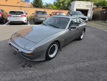 Porsche 944