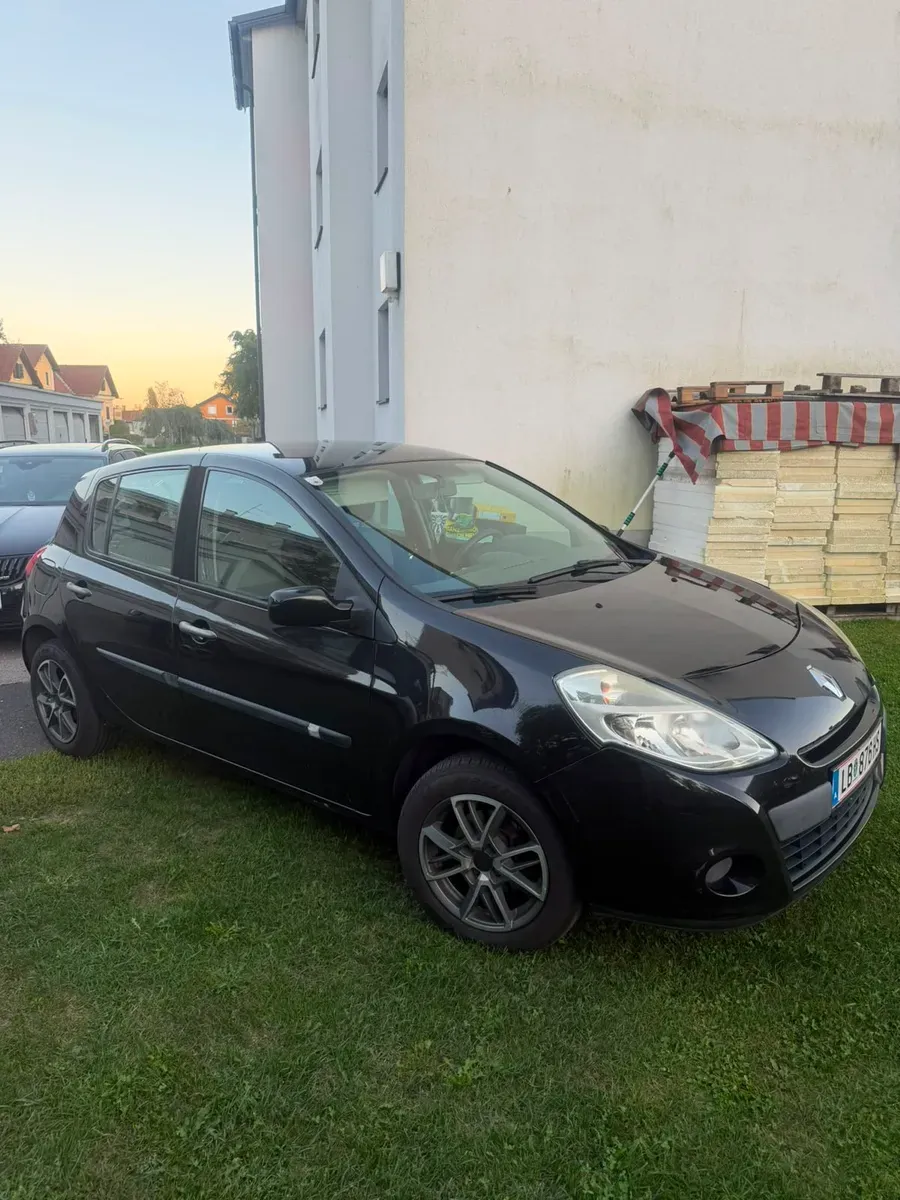 Renault Clio 2009 photo 2