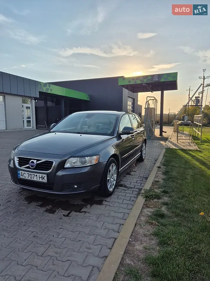 Volvo V50 2010 photo 2