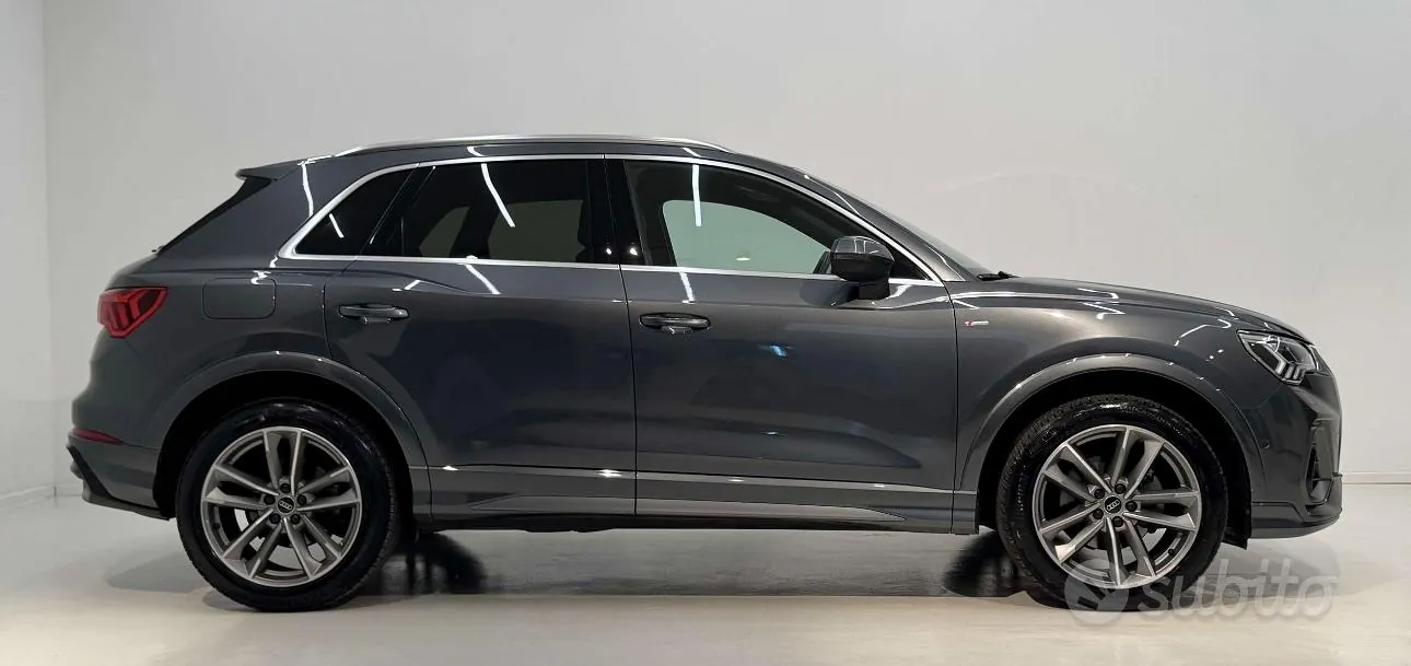 Audi Q3 2022 photo 2