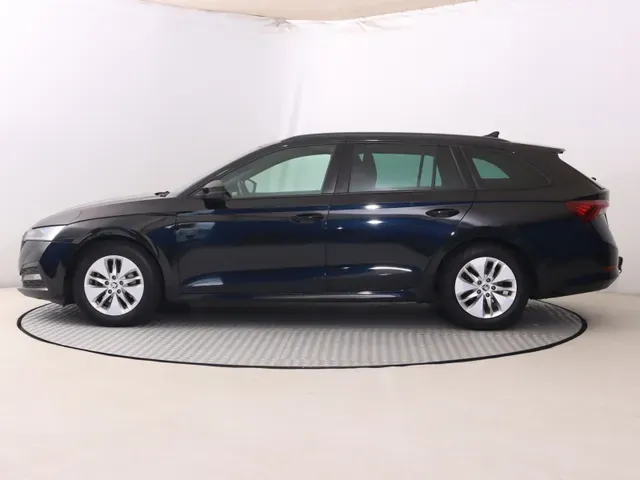 Skoda Octavia Combi 2021 photo 2