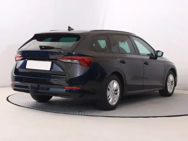 Skoda Octavia Combi 2021 photo 4