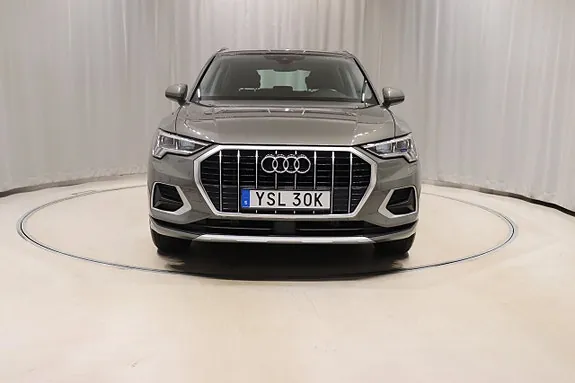 Audi Q3 2019 photo 2