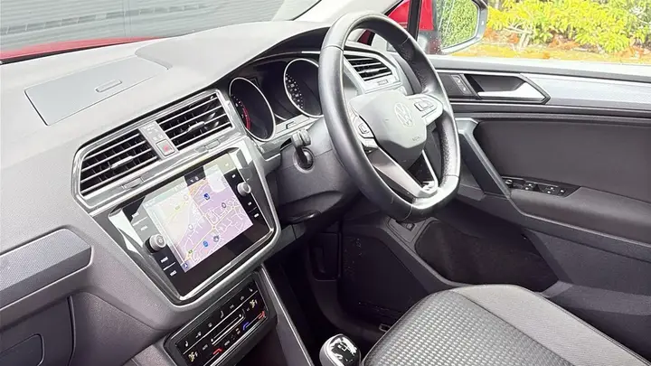 Volkswagen Tiguan 2022 photo 2
