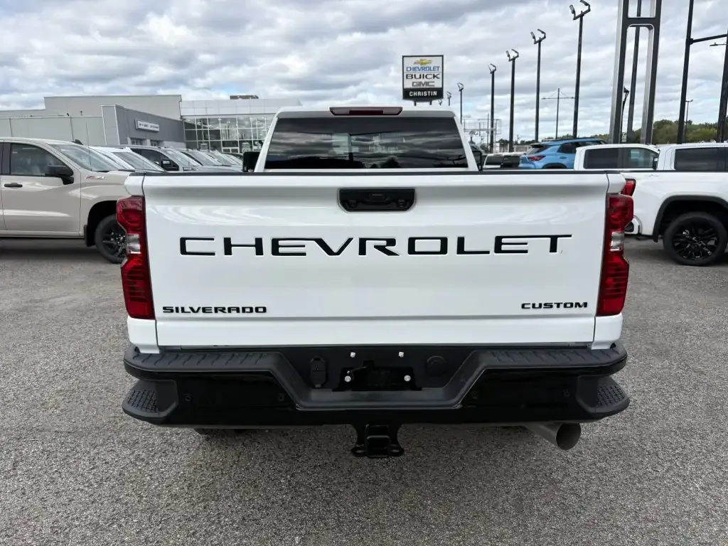 Chevrolet Silverado 2500 2026 photo 5