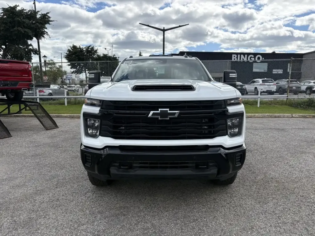 Chevrolet Silverado 2500 2026 photo 2