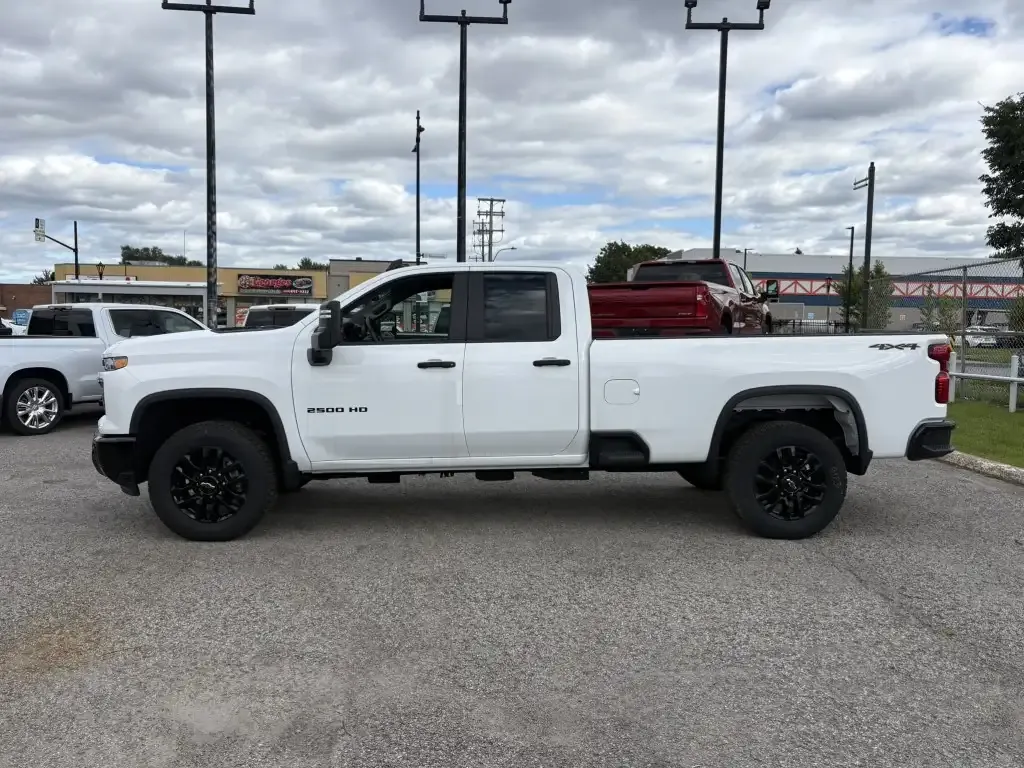 Chevrolet Silverado 2500 2026 photo 3