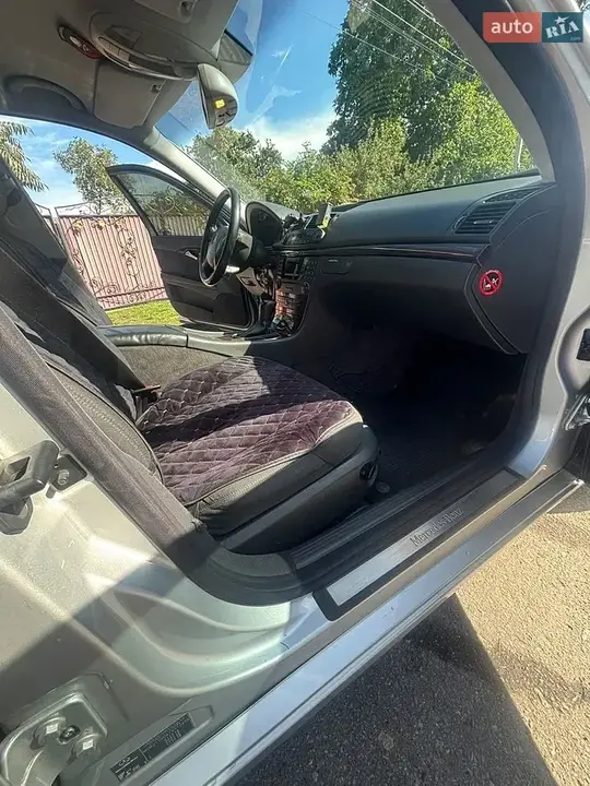 Mercedes-Benz E-Class 2004 photo 4