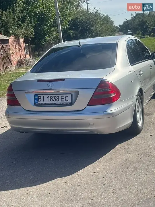 Mercedes-Benz E-Class 2004 photo 3