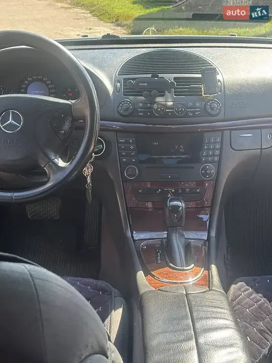 Mercedes-Benz E-Class 2004 photo 5