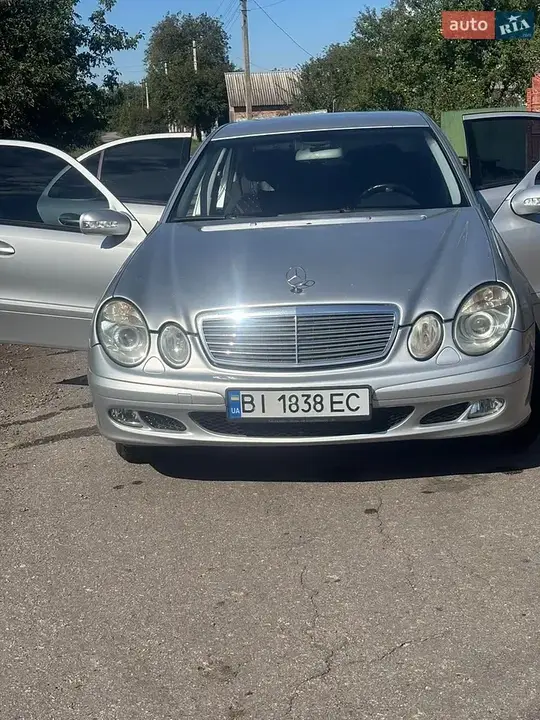 Mercedes-Benz E-Class 2004 photo 2
