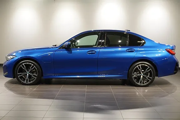 BMW 330E 2025 photo 3