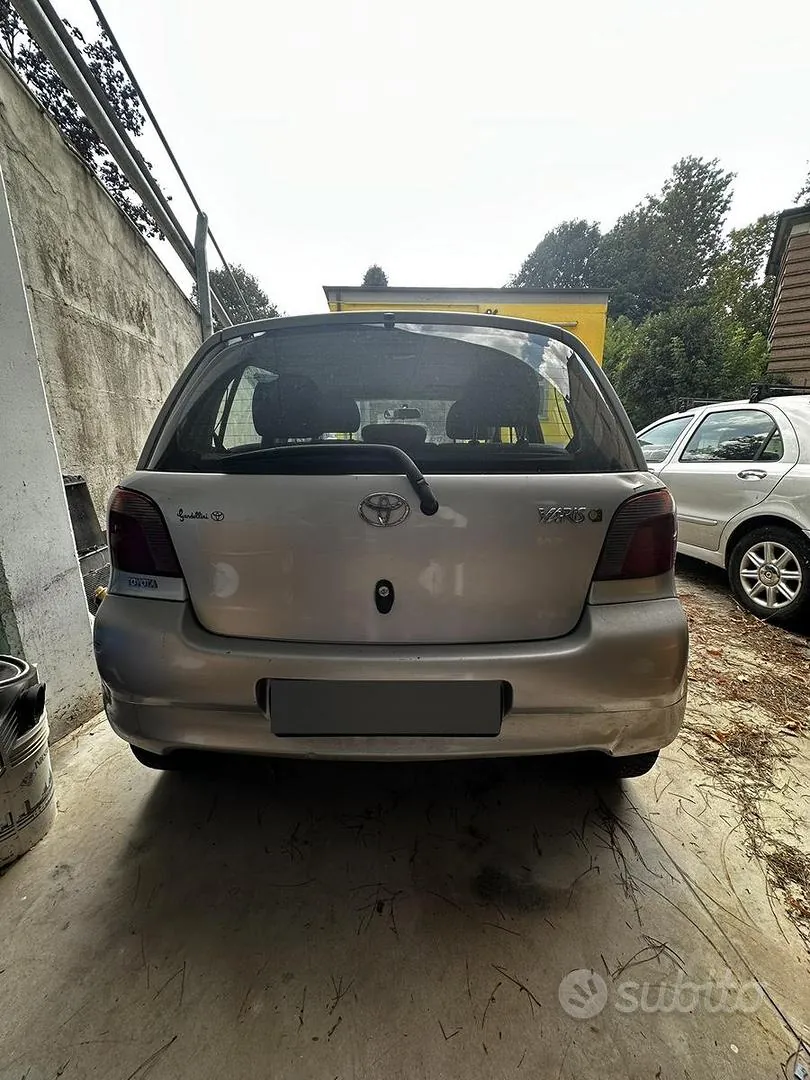 Toyota Yaris 2000 photo 4