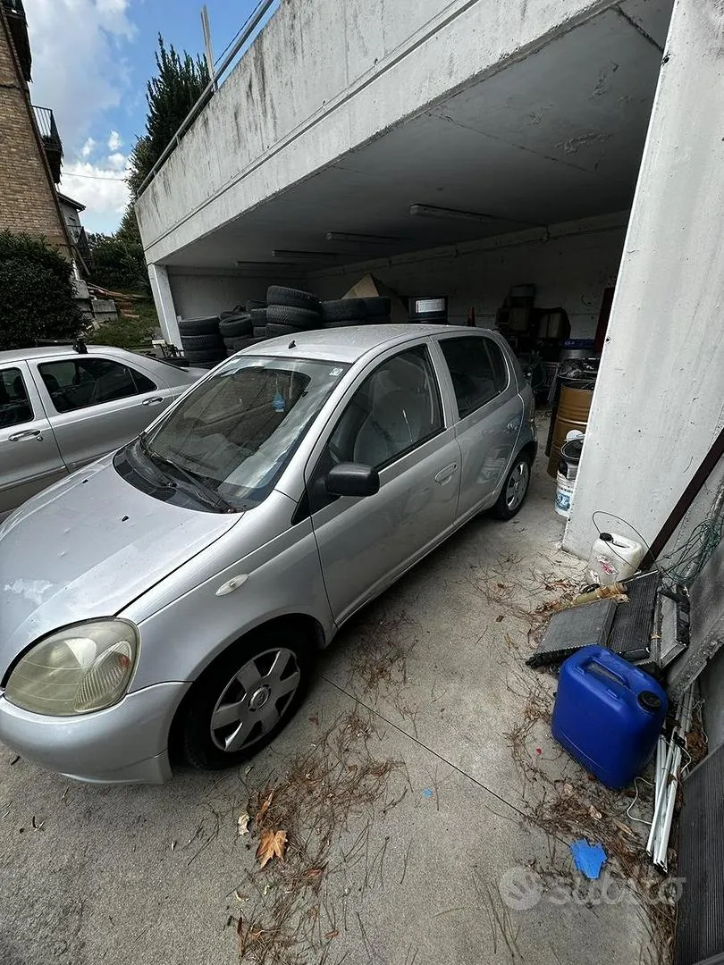 Toyota Yaris 2000 photo 3