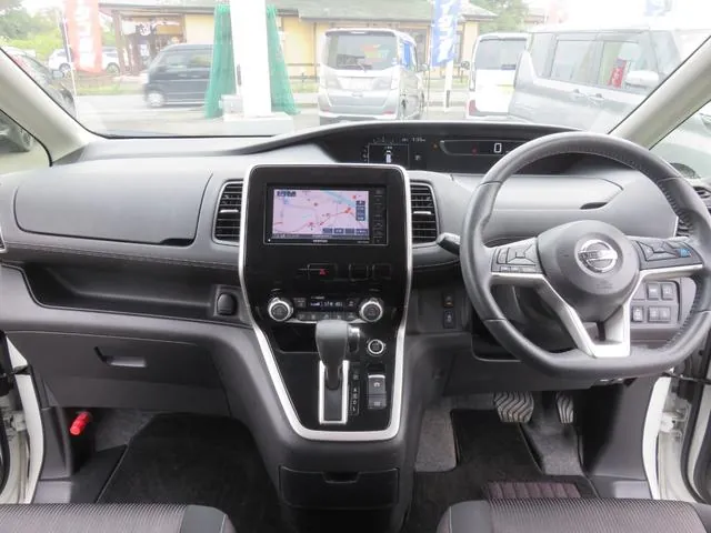 Nissan Serena 2016 photo 2