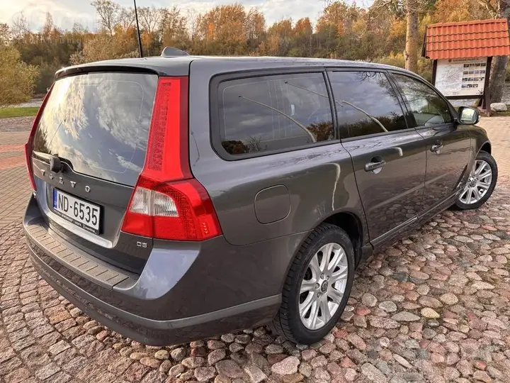 Volvo V70 2009 photo 2