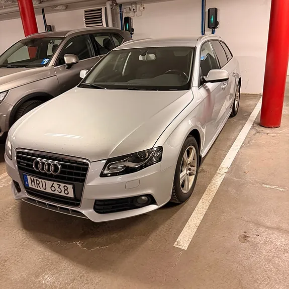 Audi A4 2011 photo 3