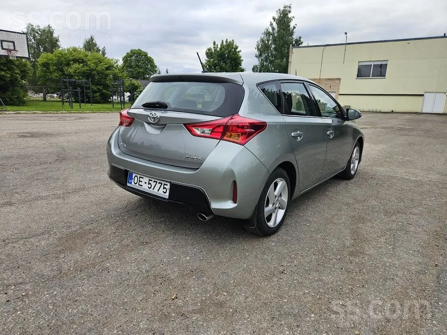 Toyota Auris 2014 photo 3
