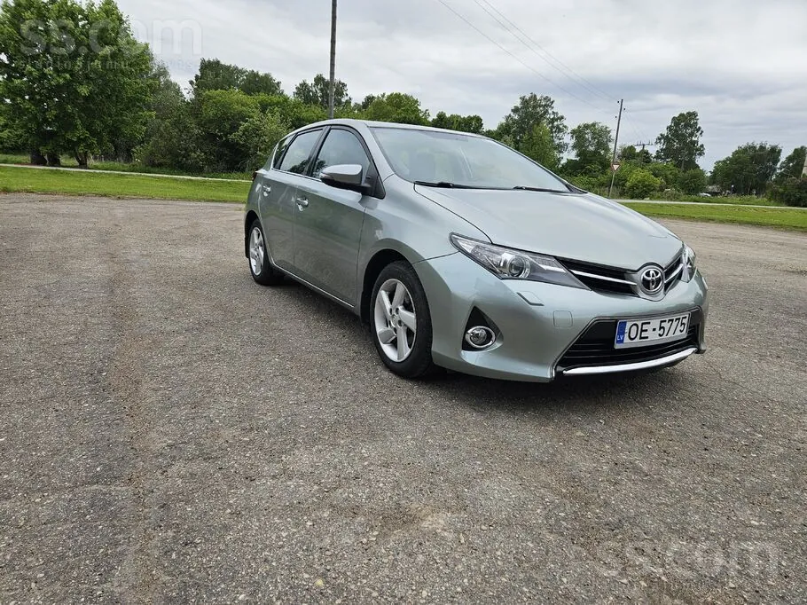 Toyota Auris 2014 photo 2