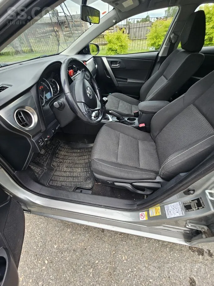 Toyota Auris 2014 photo 5