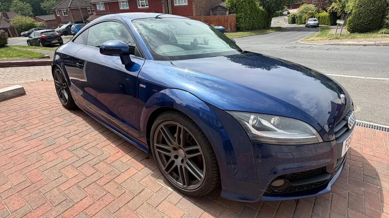 Audi Tt 2011 photo 2